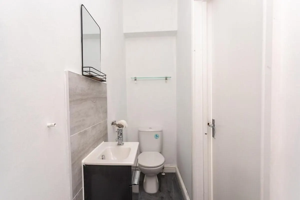 Perfectly Placed Cozy Flat In The Citys Heart Apartment Cardiff