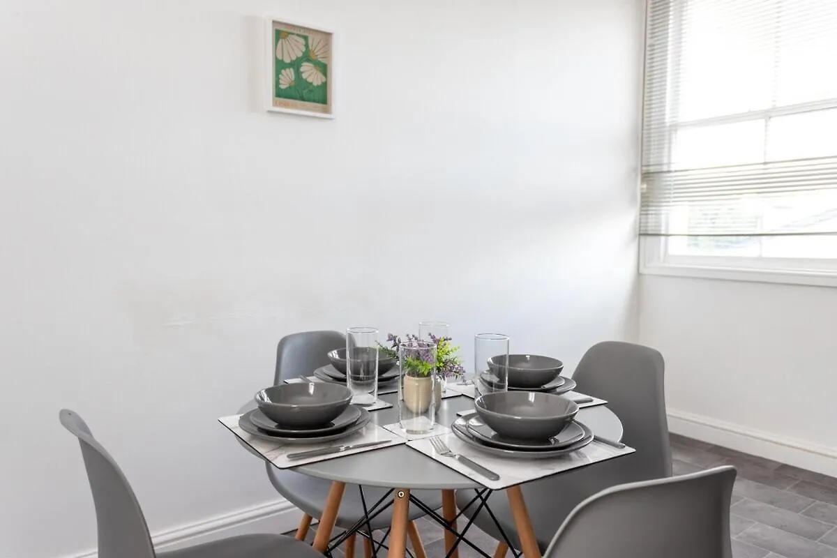 Perfectly Placed Cozy Flat In The Citys Heart Apartment Cardiff